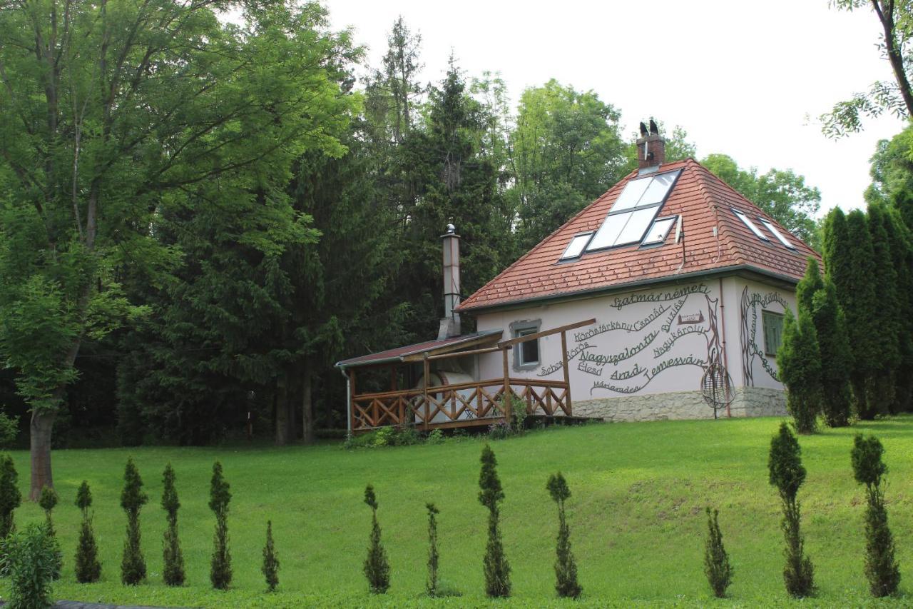 Nagy-Magyarorszag Park Bed & Breakfast Isztimer Exterior photo