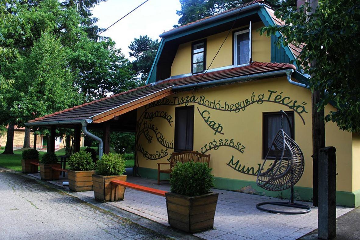 Nagy-Magyarorszag Park Bed & Breakfast Isztimer Exterior photo